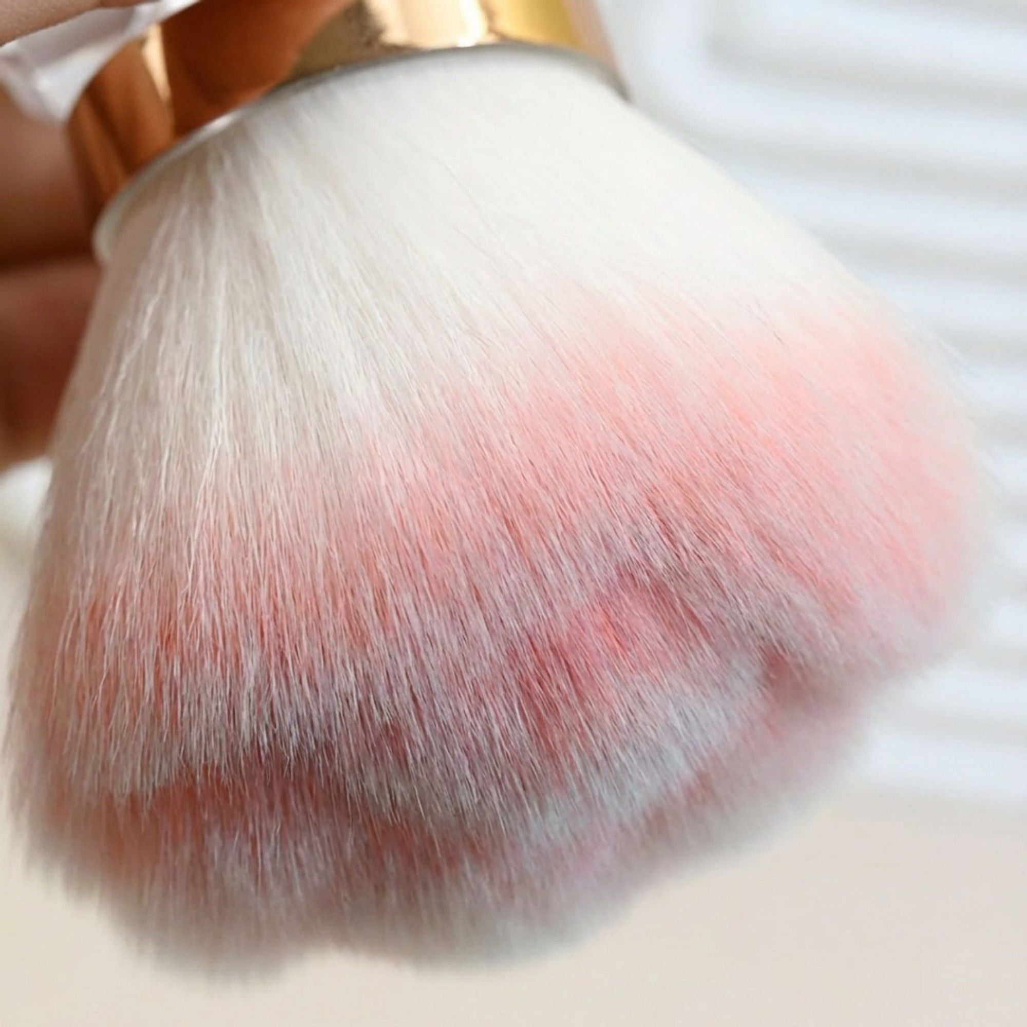 Soft Synthetic Nail Dust Cleaning Brush with Crystal Base and Protective Stand