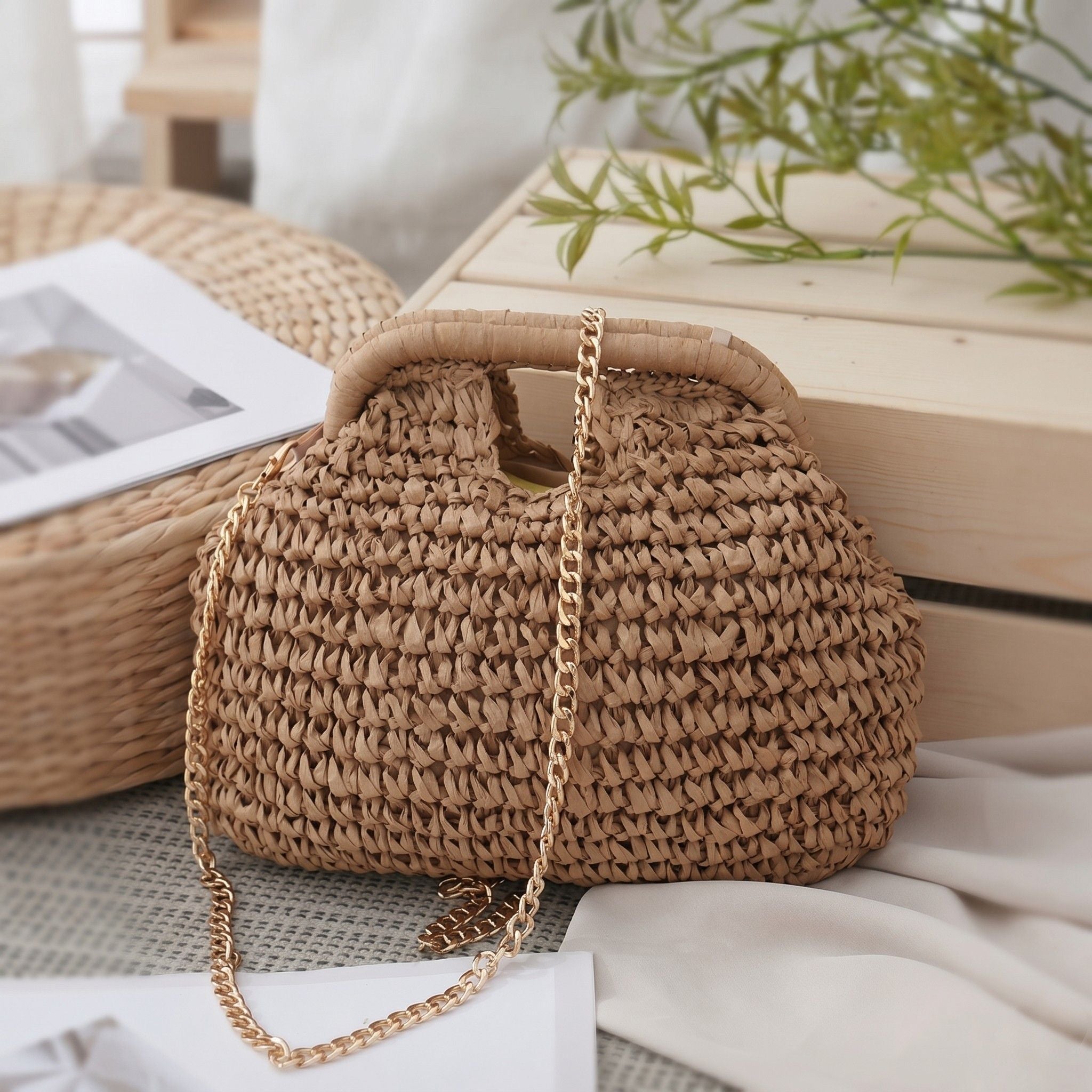 Small Woven Straw Handbag Chain Crossbody Bag with Top Handle and Flap Closure