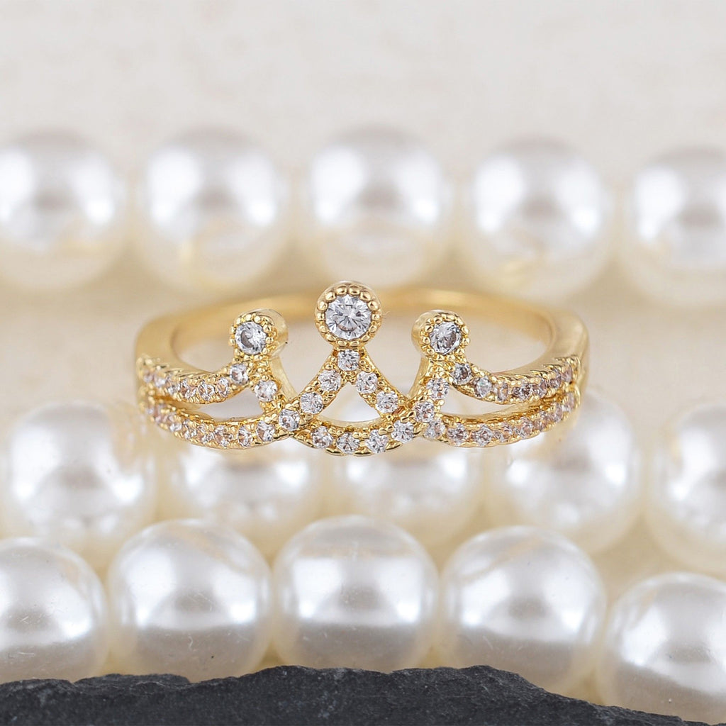 Elegant Crown and Geometric Rings for Women Sparkling Crystal Statement Band Fashion Jewelry for Daily Wear