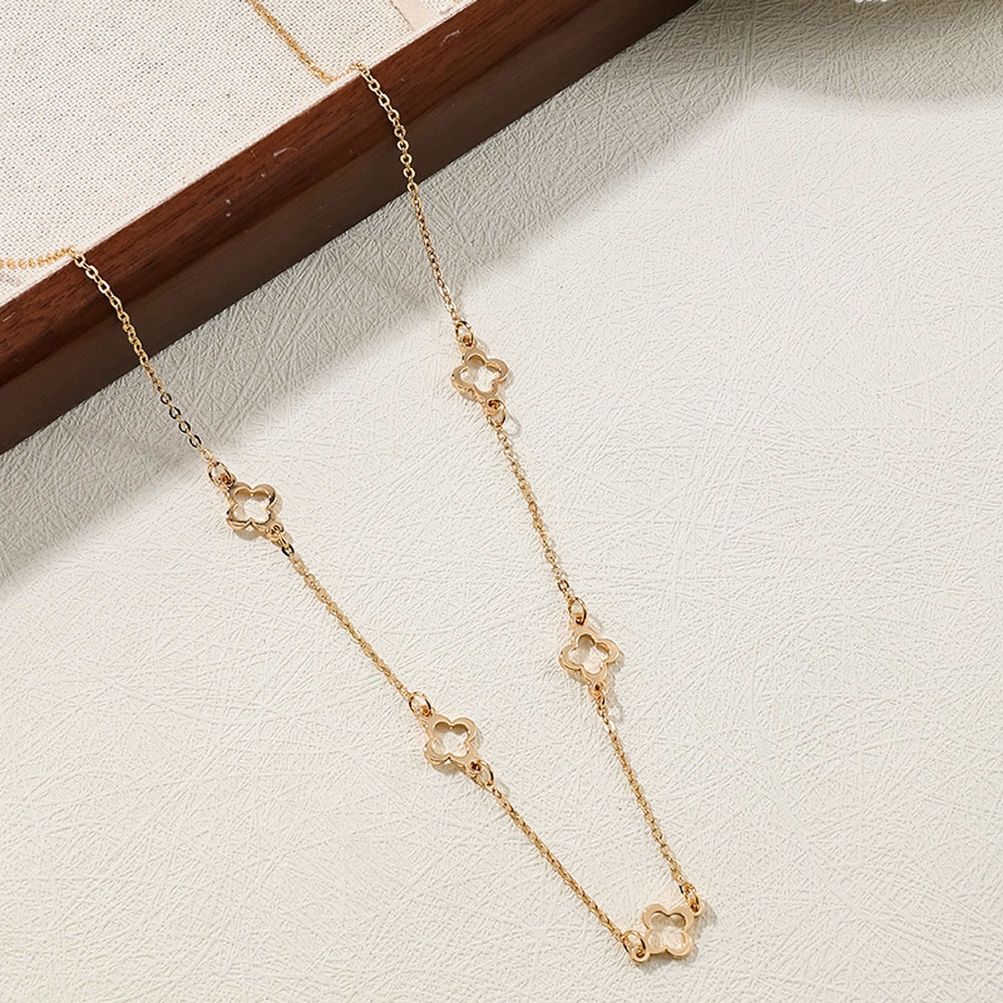 Women's Lucky Clover-Shaped Pendant Necklace