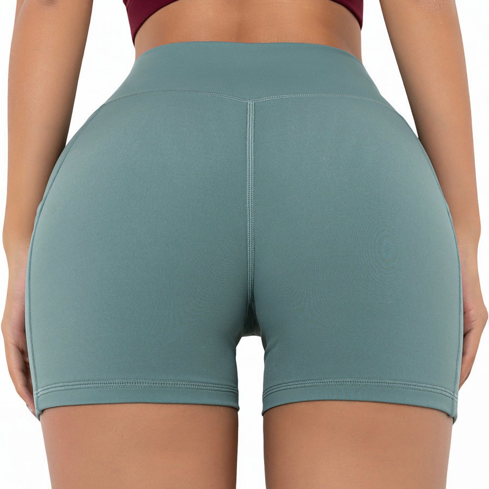 Pantalones cortos deportivos ajustados con cintura alta, bolsillos y banda en la cintura en forma de V