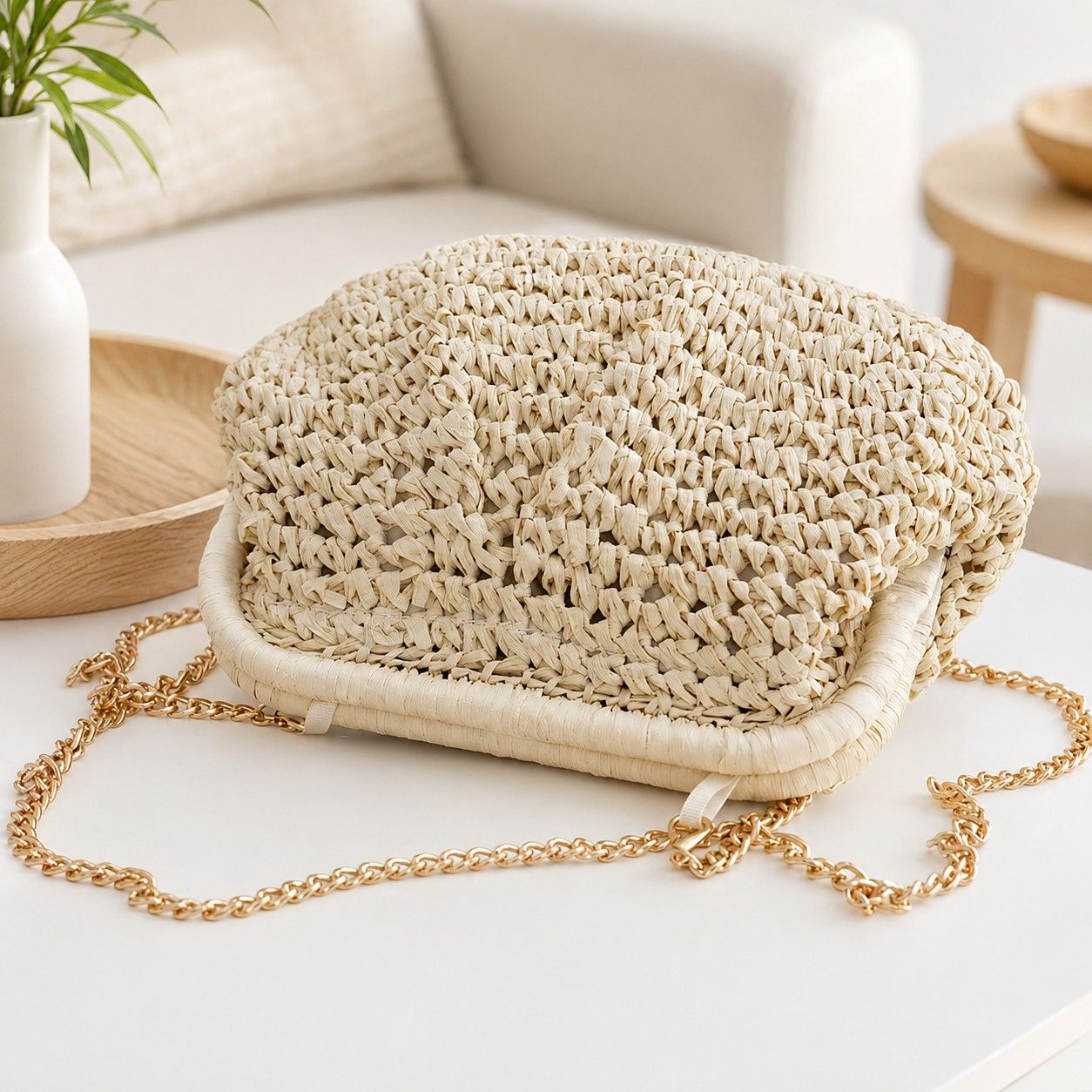Woven Straw Crossbody Bag Small Chain Shoulder Handbag with Flap Closure