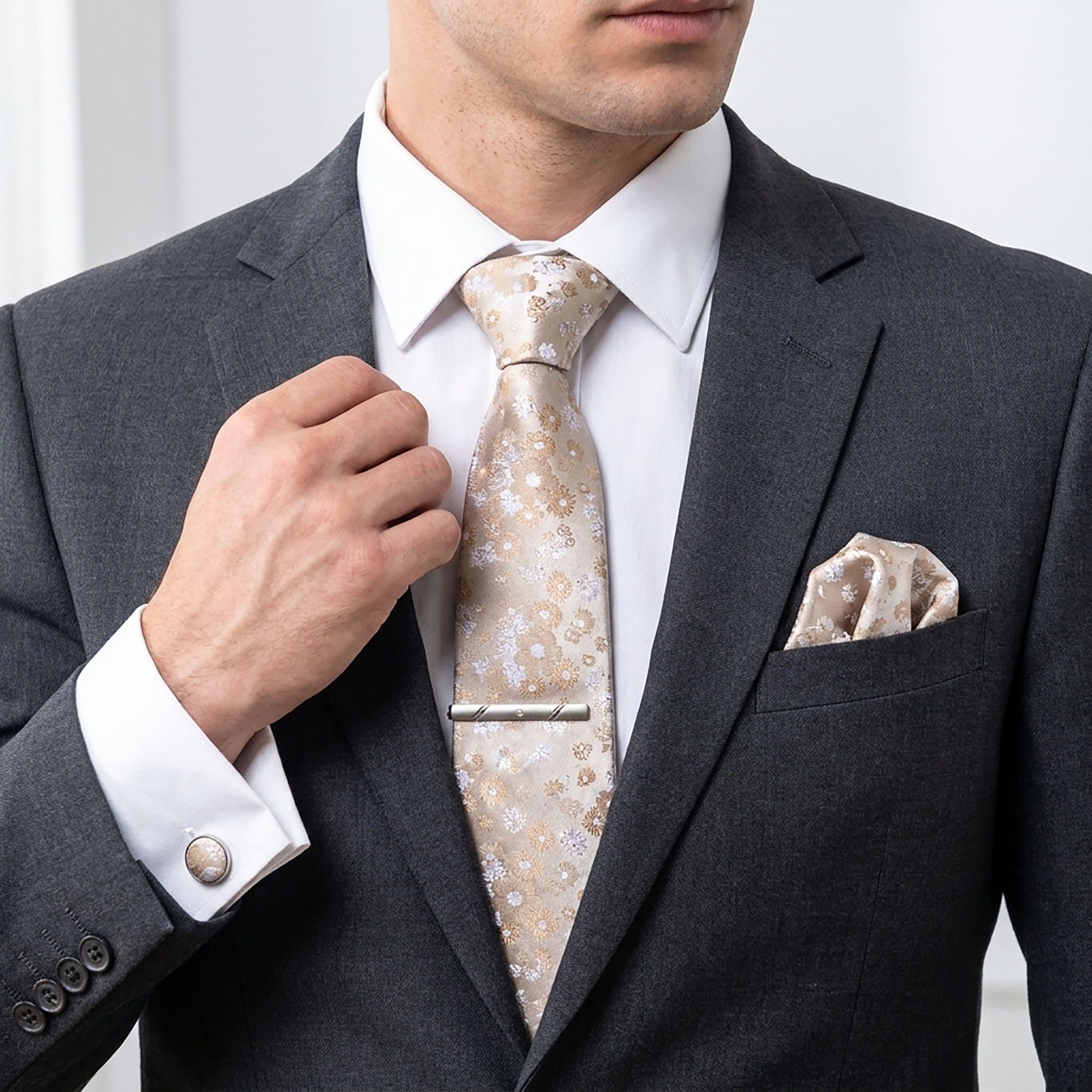 Men's Paisley Floral Tie Gift Set with Matching Pocket Square Cufflinks and Silver Tie Clip