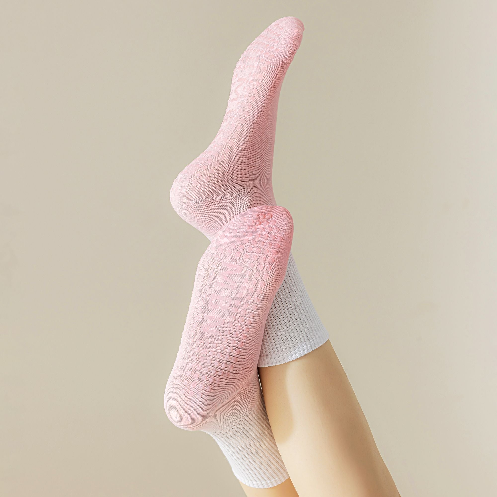 Anna-Kaci Women's Gradient Color Athletic Crew Socks Non Slip Silicone Cushioned Sole for Yoga Jogging 2 Pairs