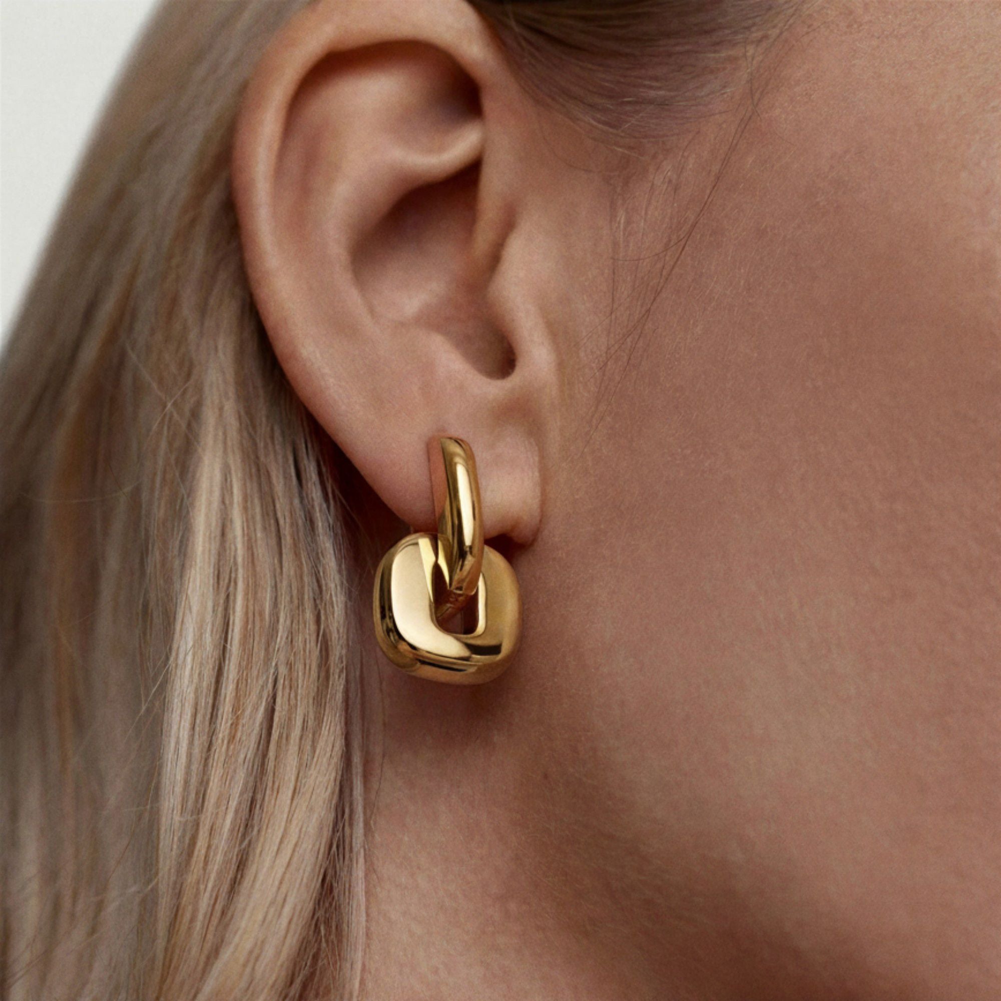 Women's Modern Polished Linked Hoop Earrings with Geometric Chain-Inspired Design and Smooth High-Shine Finish