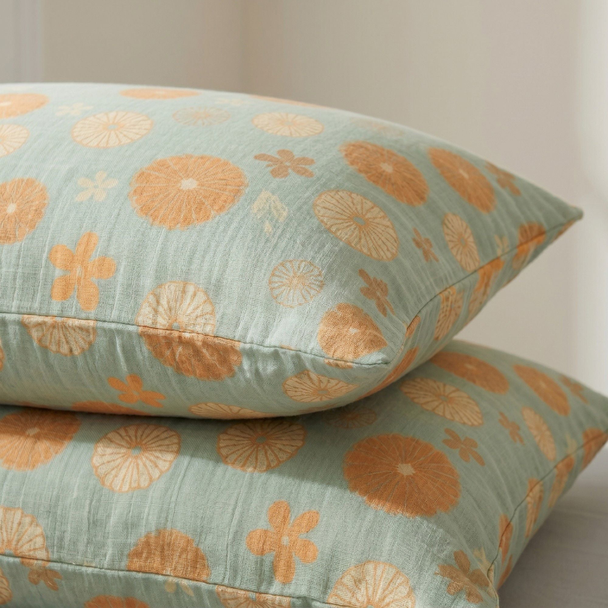 4-Piece Cotton Bedding Set with Floral Pattern Duvet Cover, Pillowcases, and Flat Sheet
