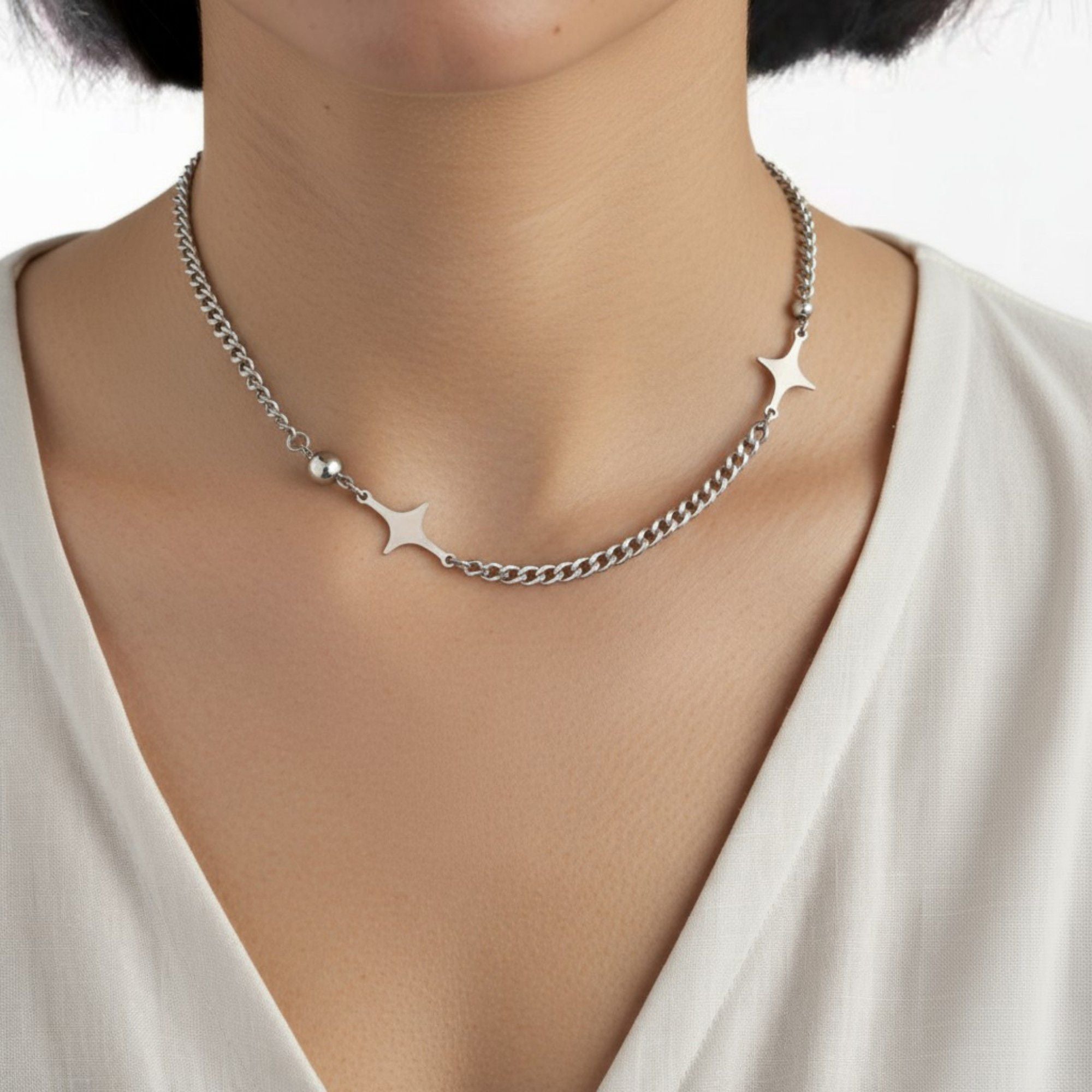 Women's Star Accent Chain Necklace with Dual Texture Bead and Link Design