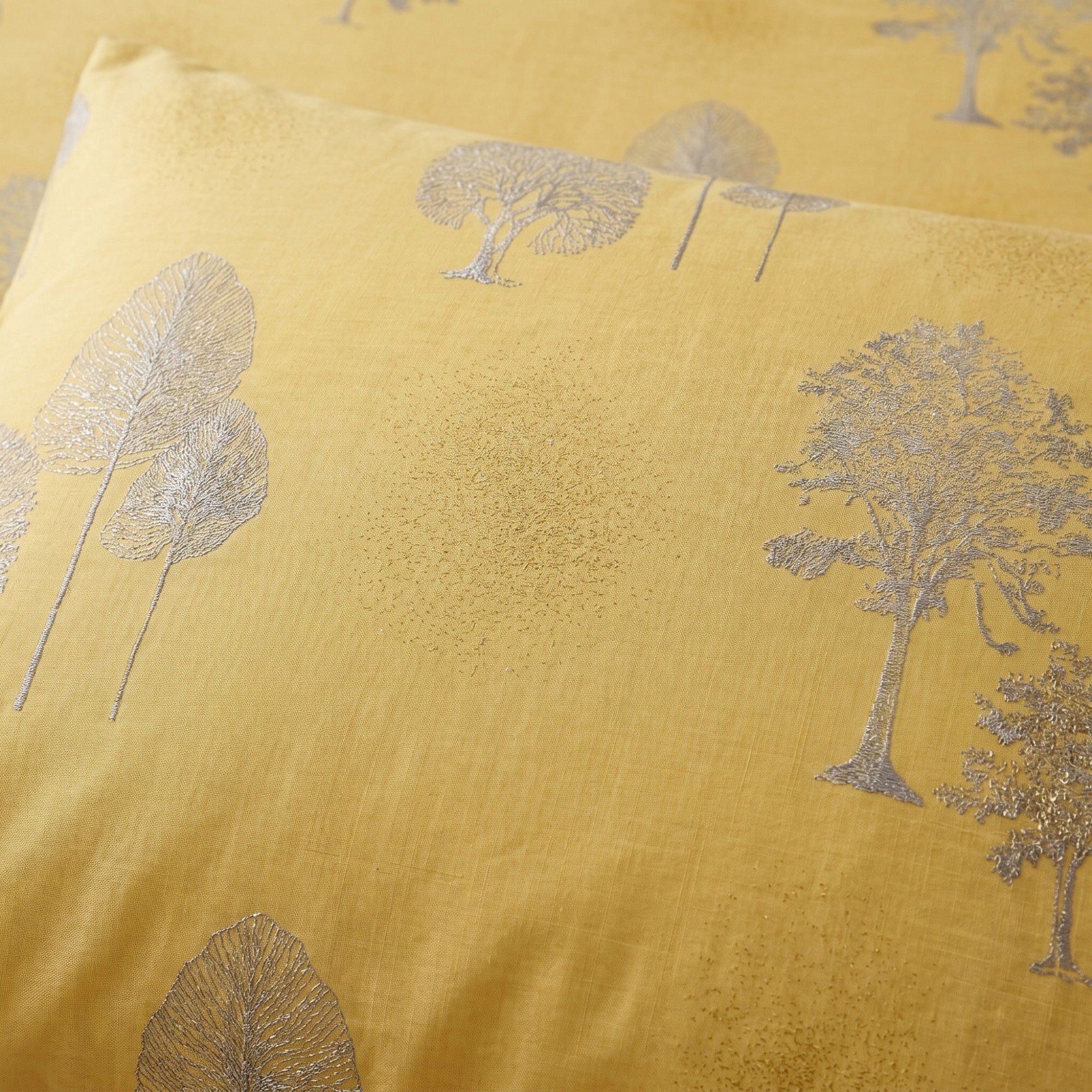 4-Piece Cotton Bedding Set with Elegant Tree Print Duvet Cover, Pillowcases, and Flat Sheet