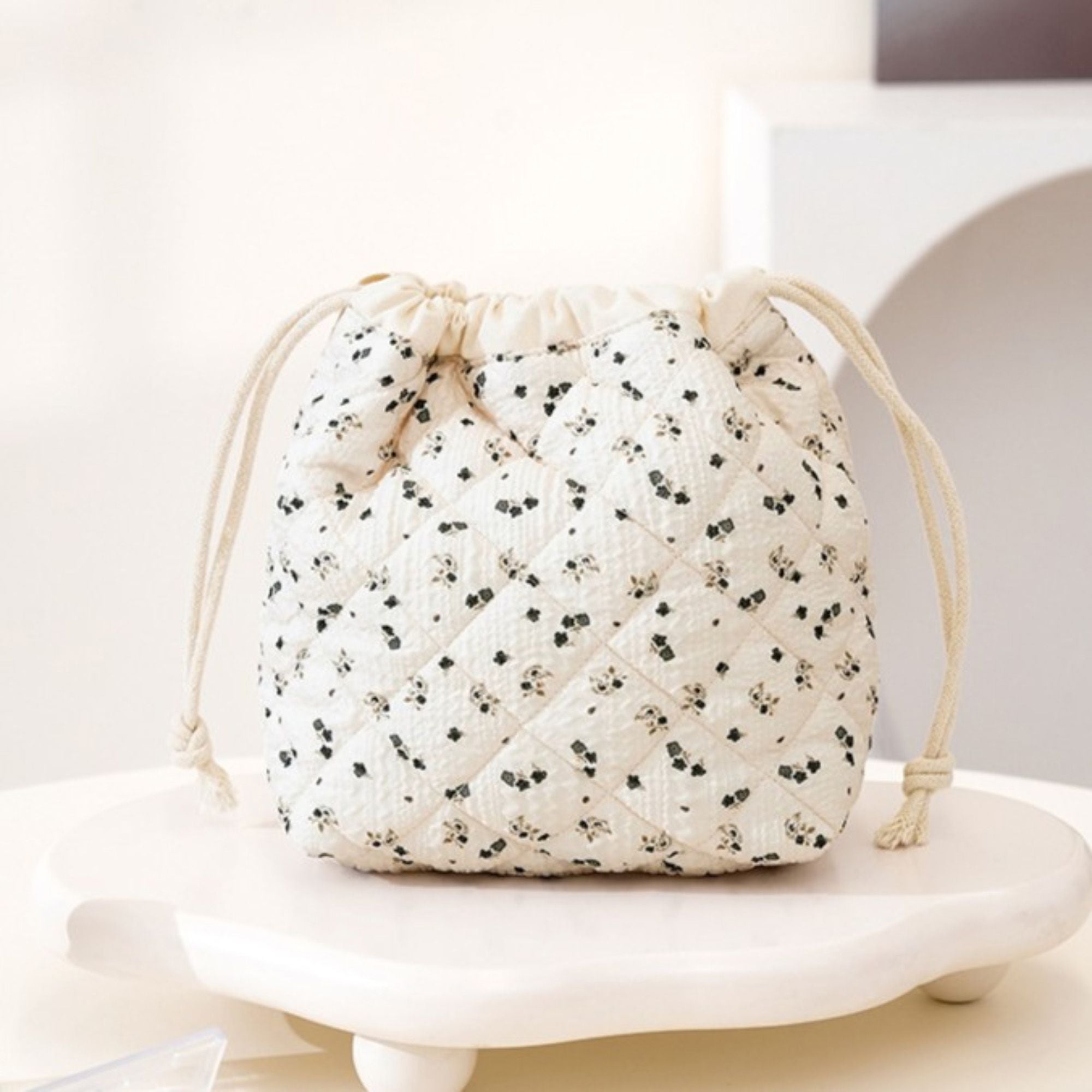 Quilted Drawstring Makeup Bag Large Capacity Portable Cosmetic Organizer Pouch