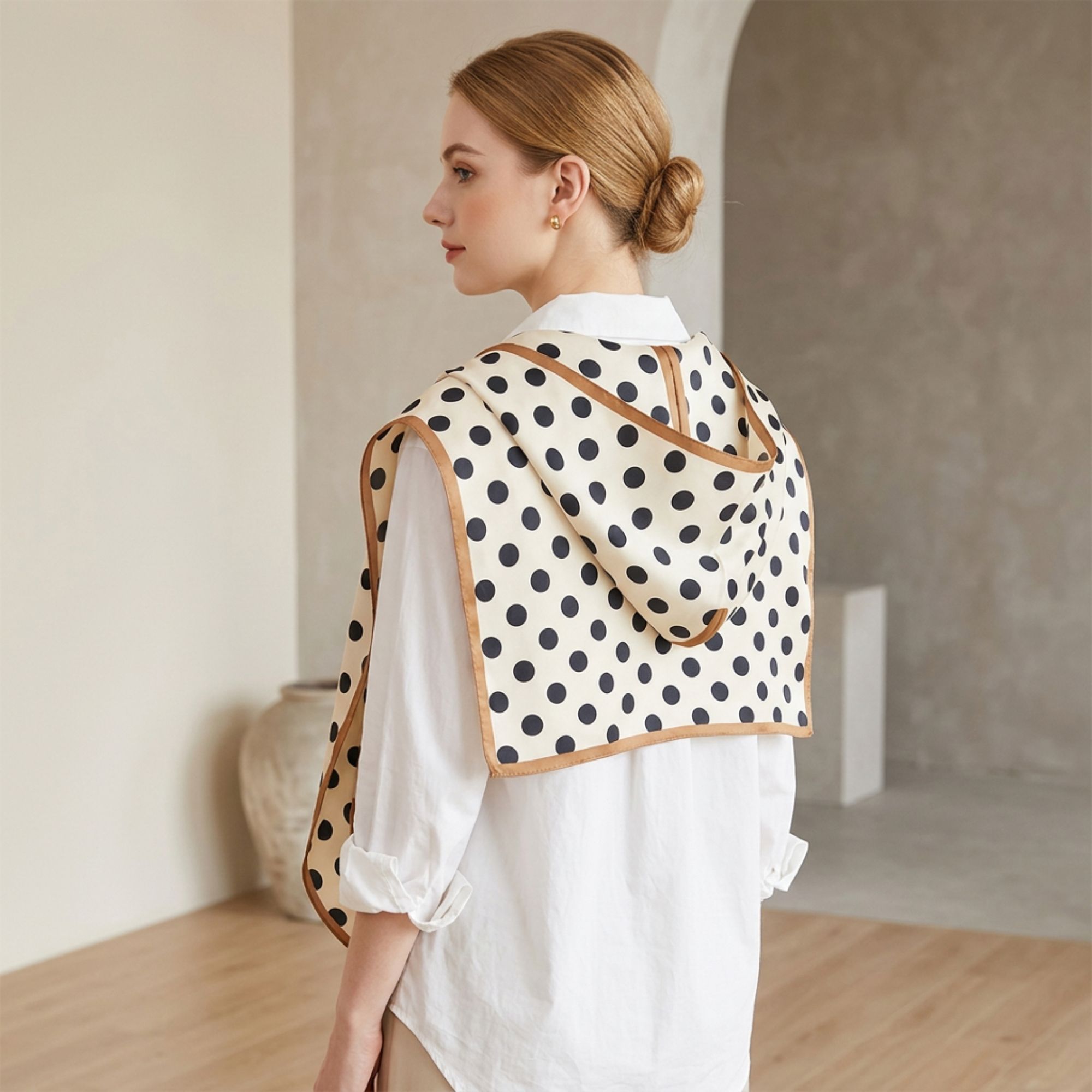 Lightweight Printed Neck Scarf with Contrast Border for Everyday Styling