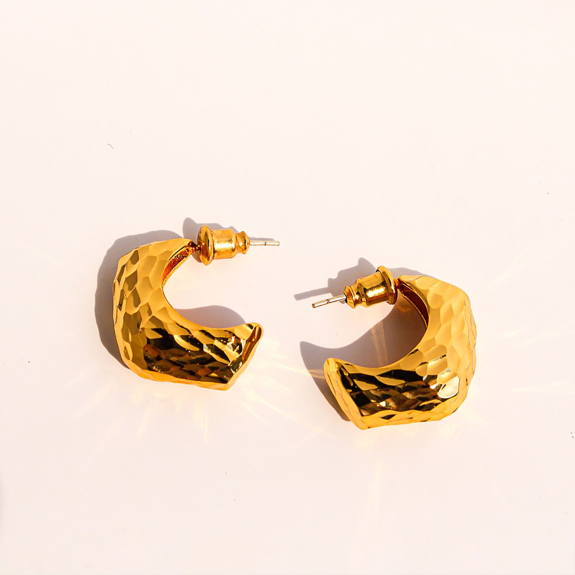 Women's Textured C-Hoop Earrings - 2cm Hammered Statement Hoops