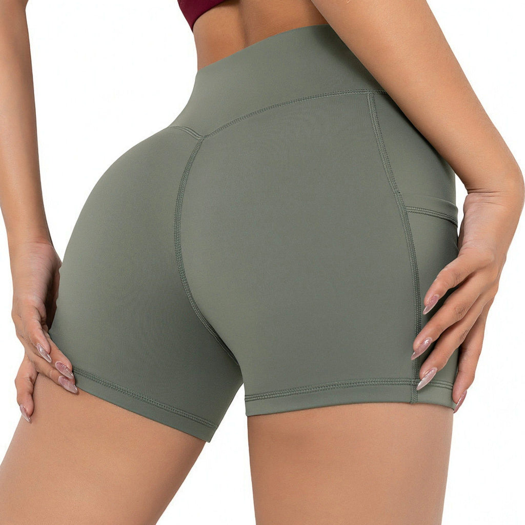 Pantalones cortos deportivos ajustados con cintura alta, bolsillos y banda en la cintura en forma de V