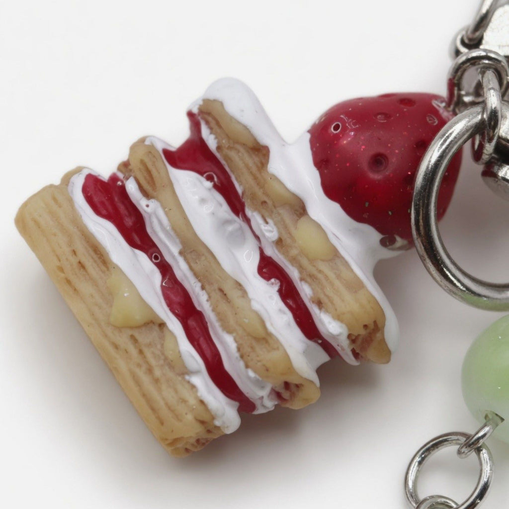 Dessert Charm Keychain with Strawberry Pendant Cake Detail Star Clip Bag Charm Key Ring Accessory