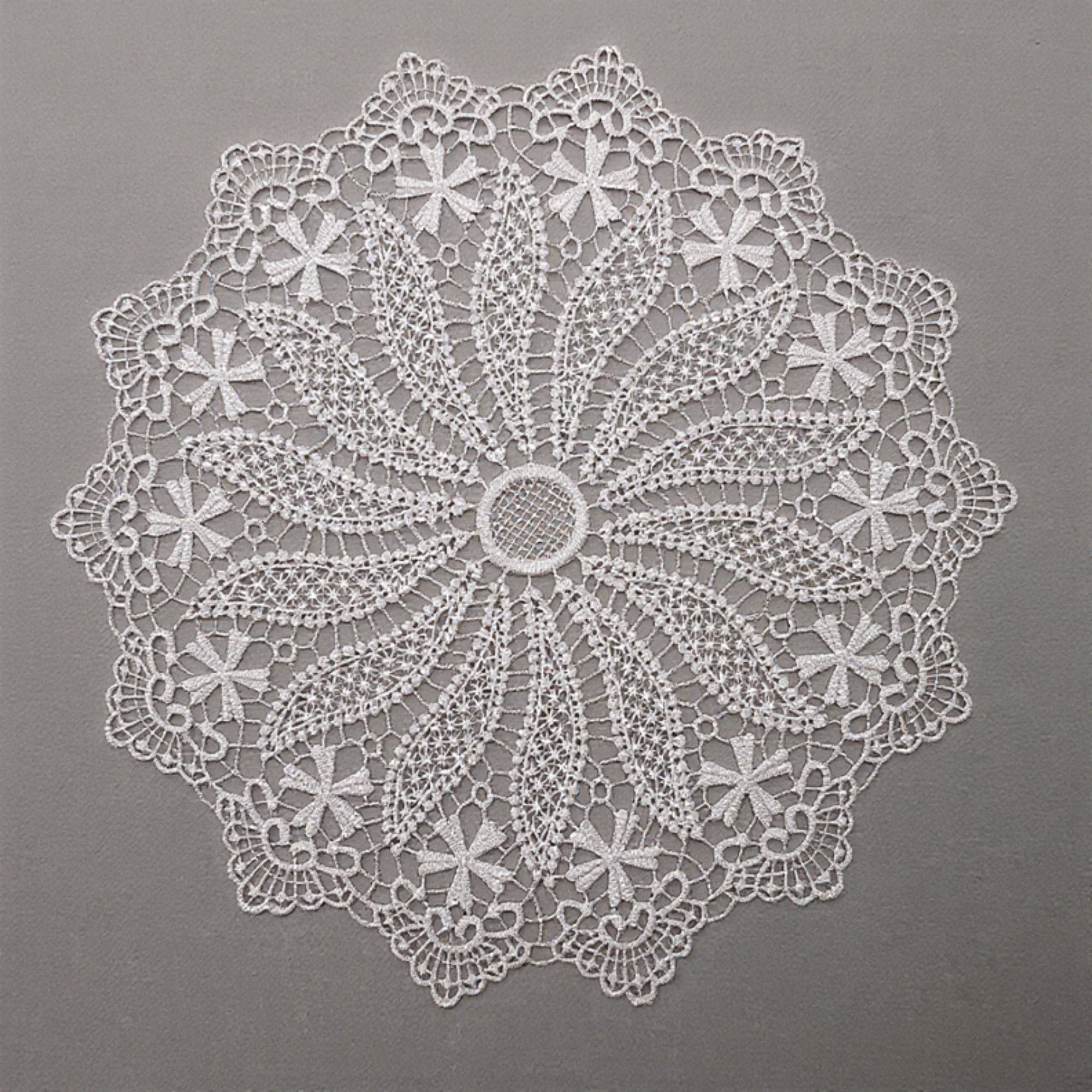 4 Set Round Crochet Lace Placemats with Floral Pattern 11.8 in