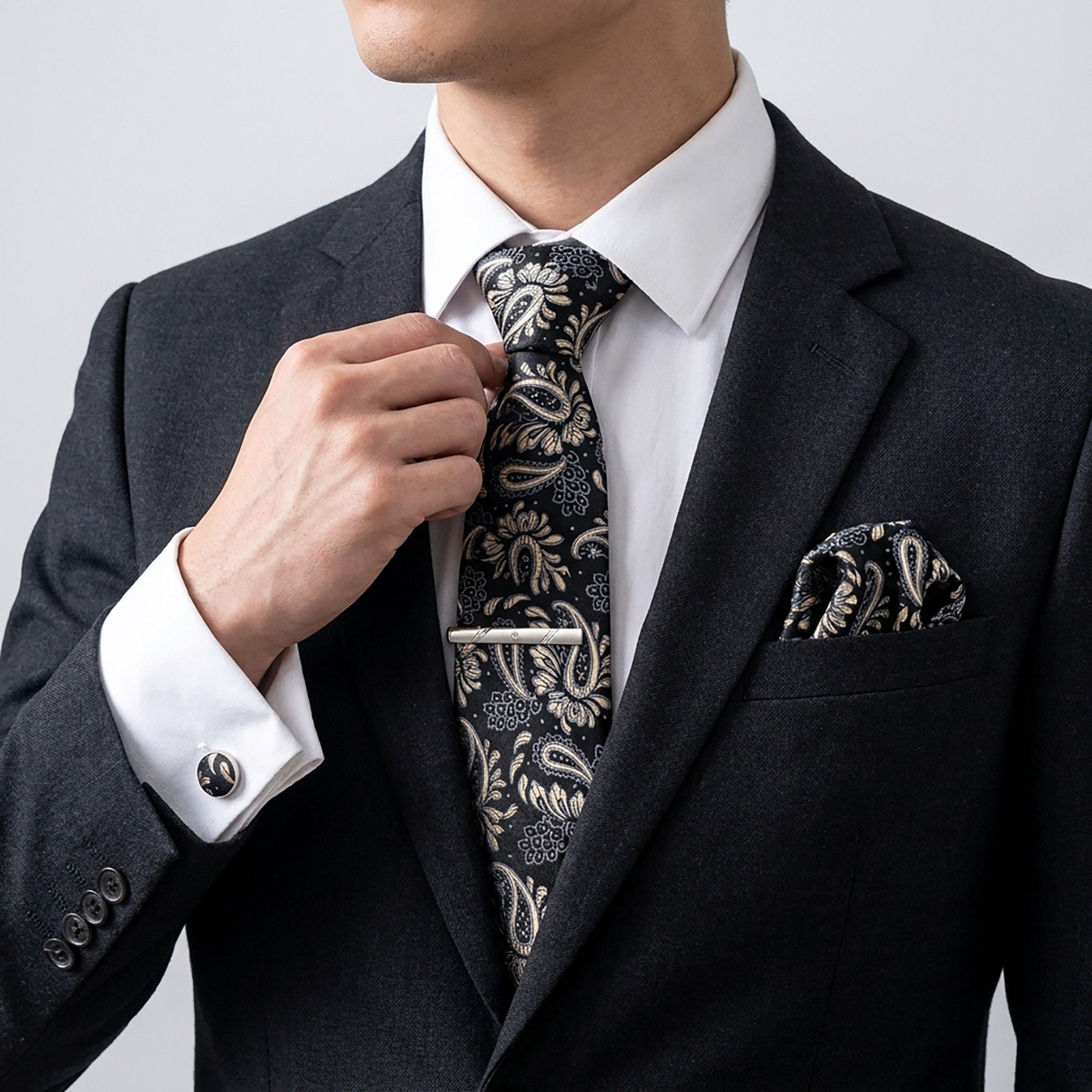 Men's Paisley Floral Tie Gift Set with Matching Pocket Square Cufflinks and Silver Tie Clip