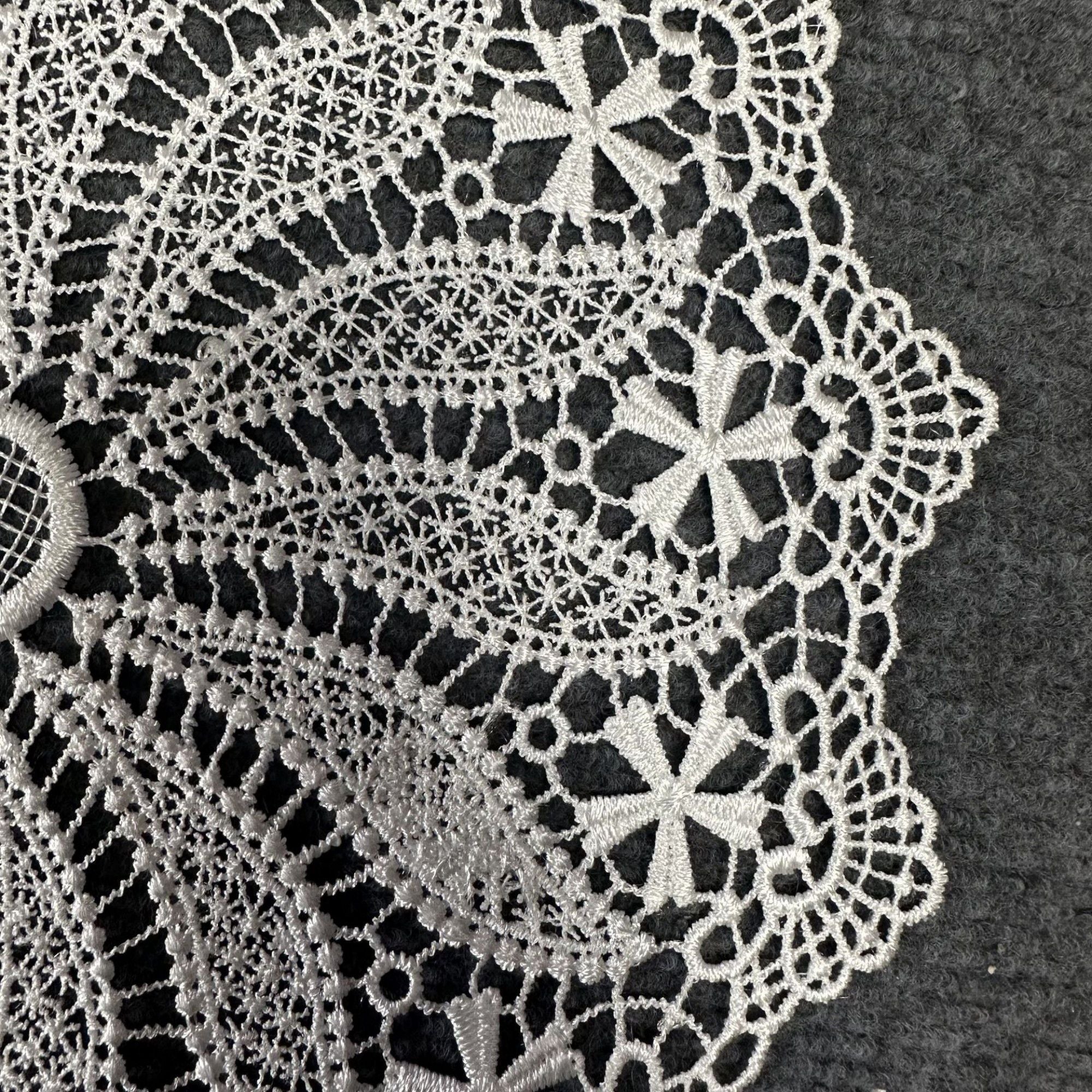 4 Set Round Crochet Lace Placemats with Floral Pattern 11.8 in