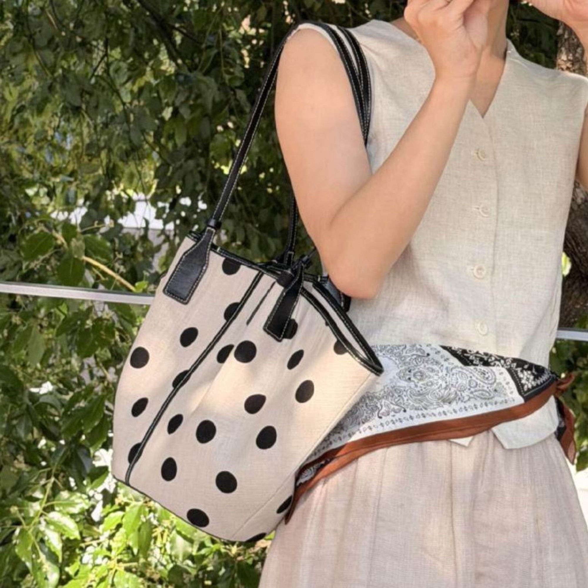 Linen Tote Bag Magnetic Snap Closure for Everyday Use