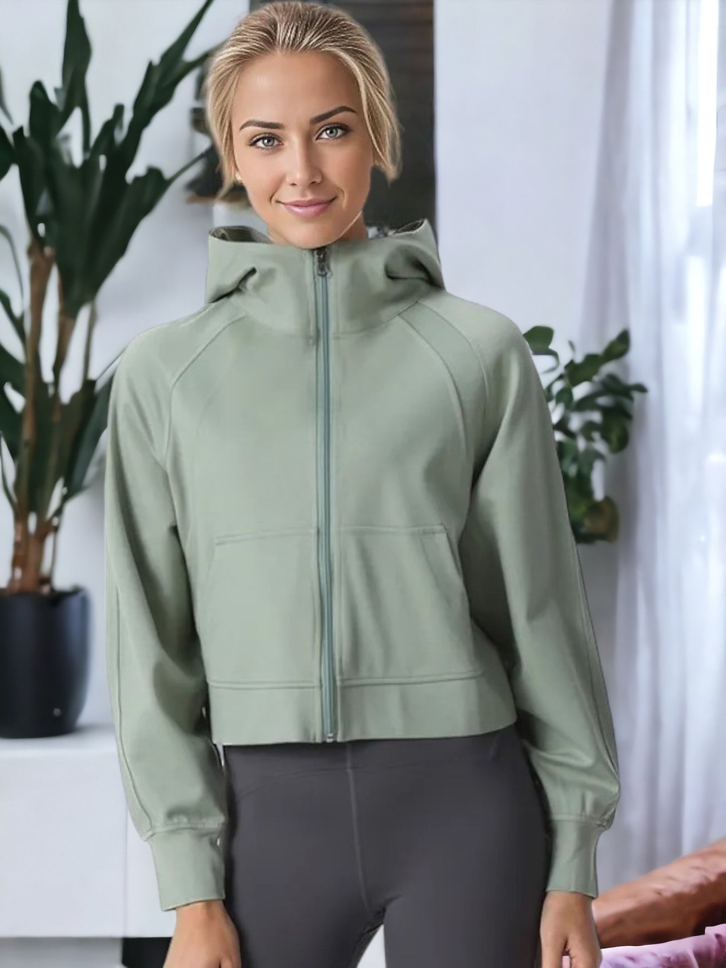 Chaqueta deportiva holgada de manga larga con capucha