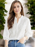 Blusa de mujer con escote en V y mangas 3/4 bordadas con ojales de Anna-Kaci