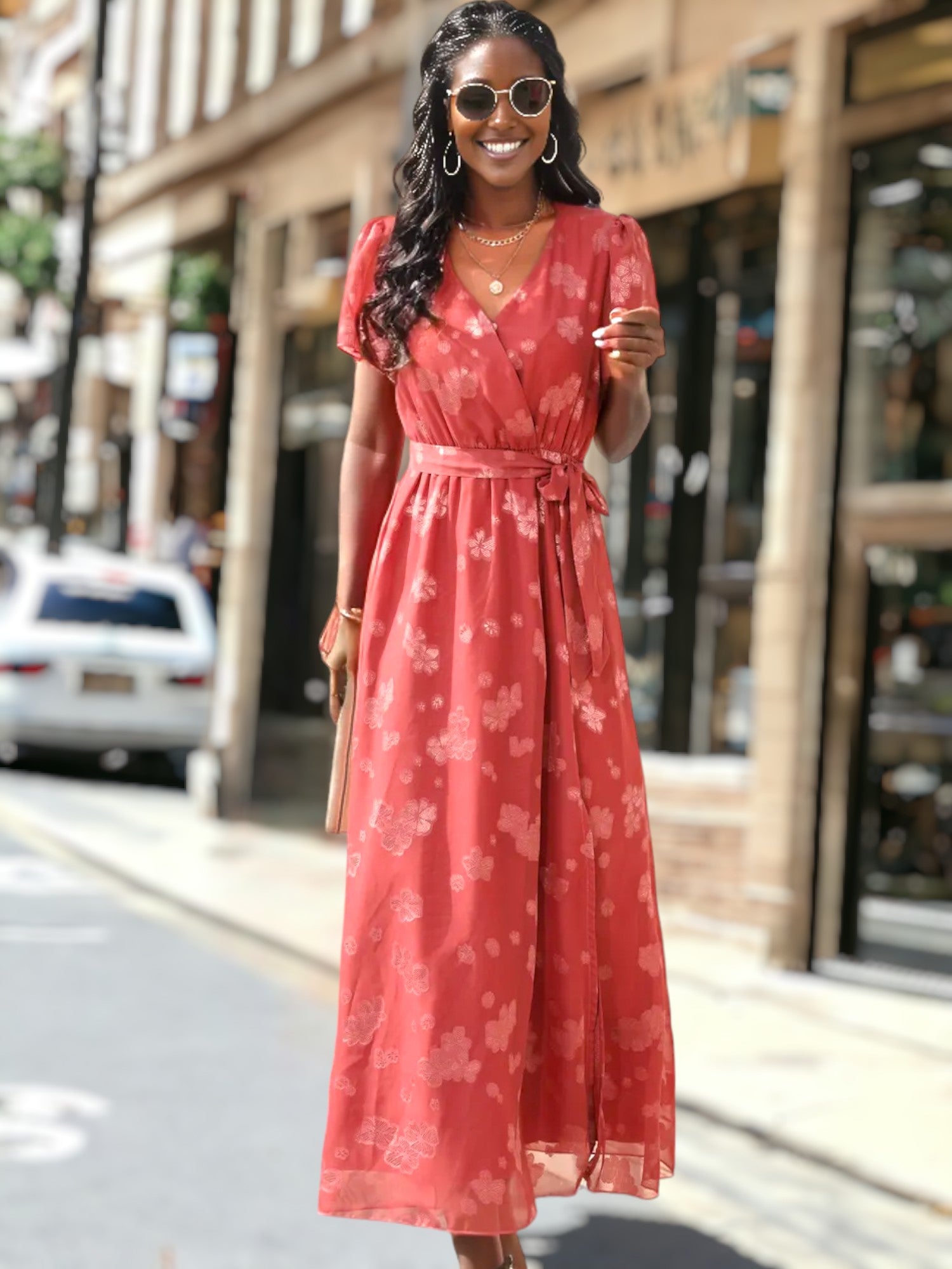 Vestido cruzado con detalle floral transparente