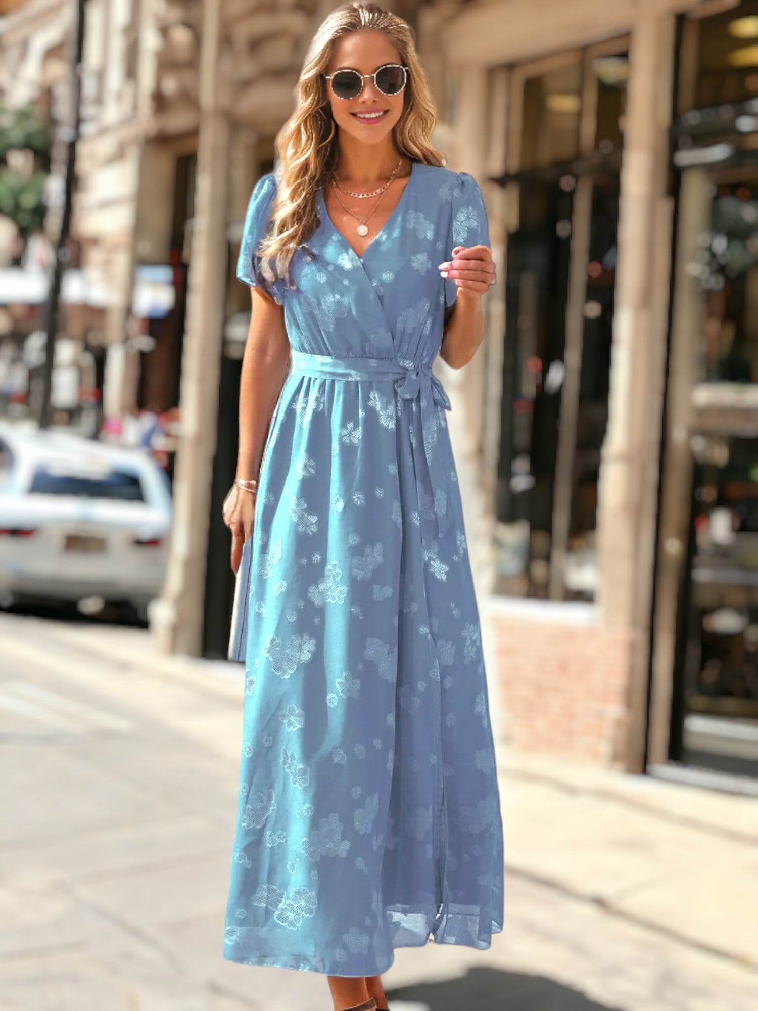 Vestido cruzado con detalle floral transparente