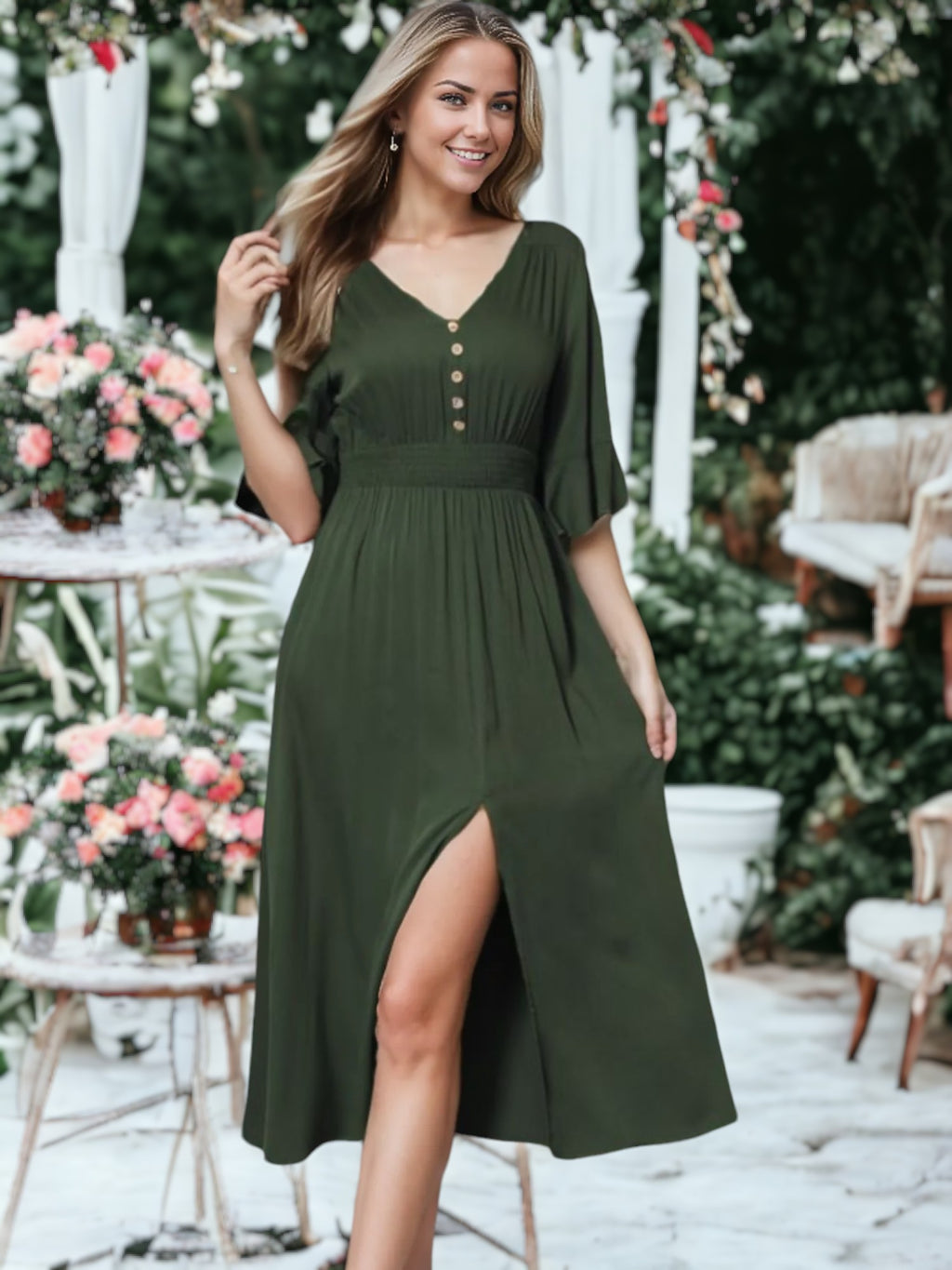 Vestido midi con escote en V, botones, mangas con volantes y aberturas 