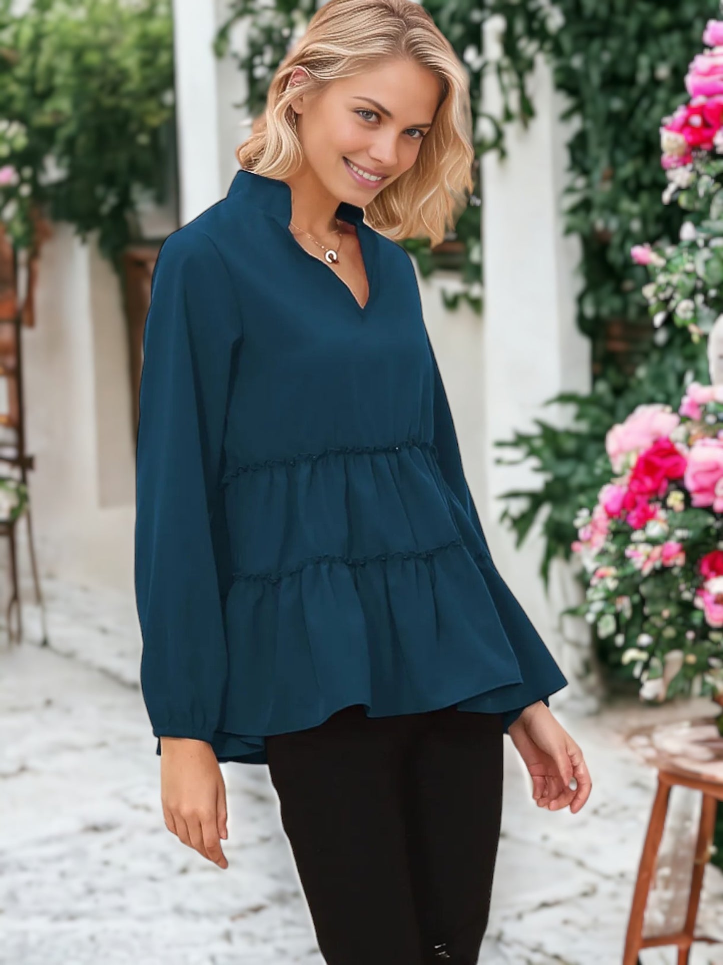 Blusa con cuello mandarín y dobladillo con volantes