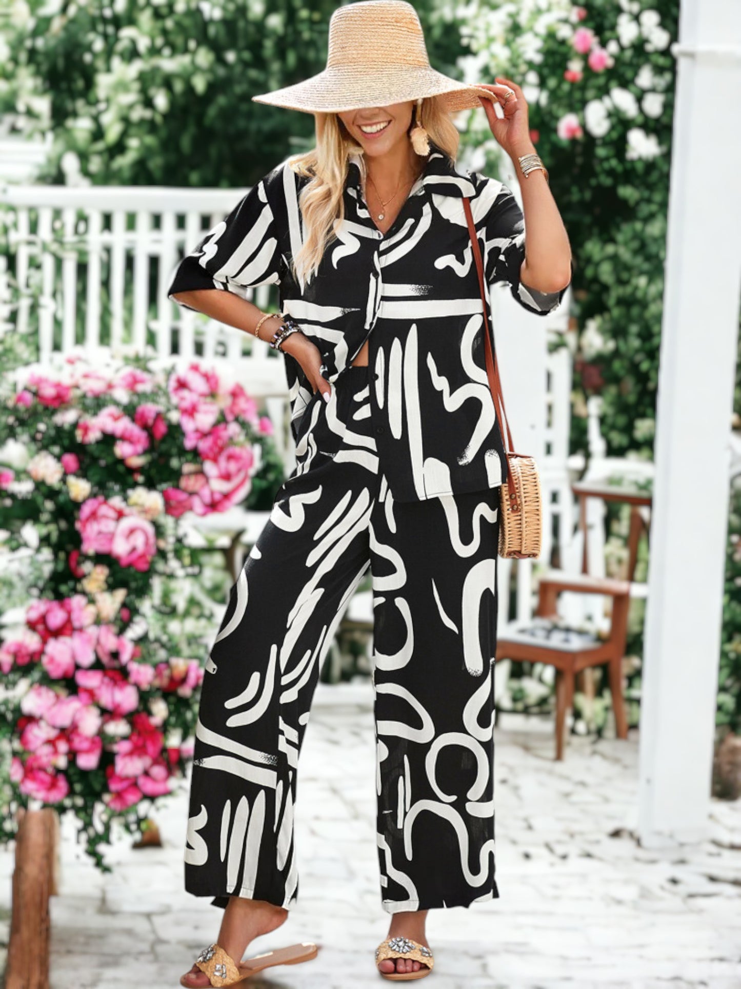 Conjunto informal de blusa con botones y pantalón de pierna recta con estampado