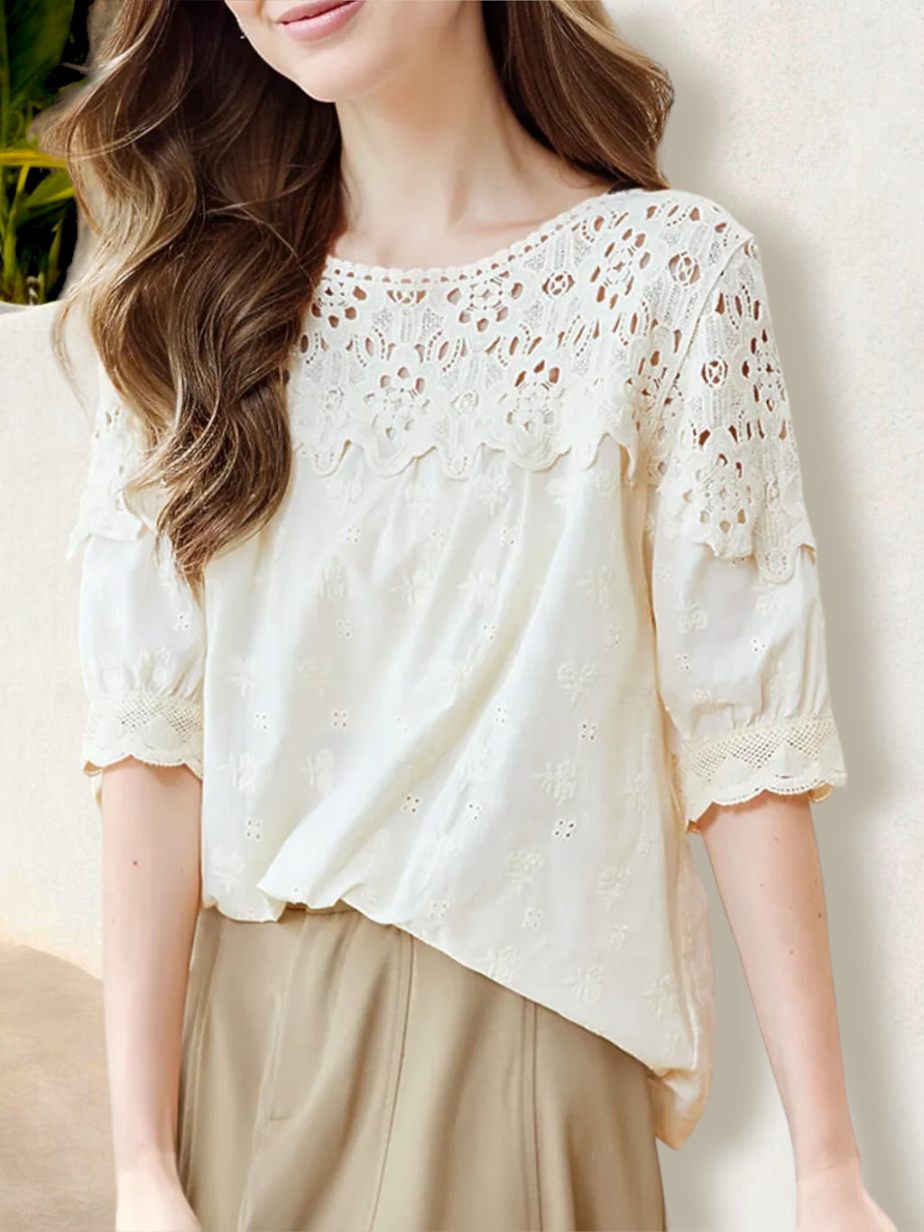 Blusa de encaje bordada con mangas festoneadas para mujer de Anna-Kaci