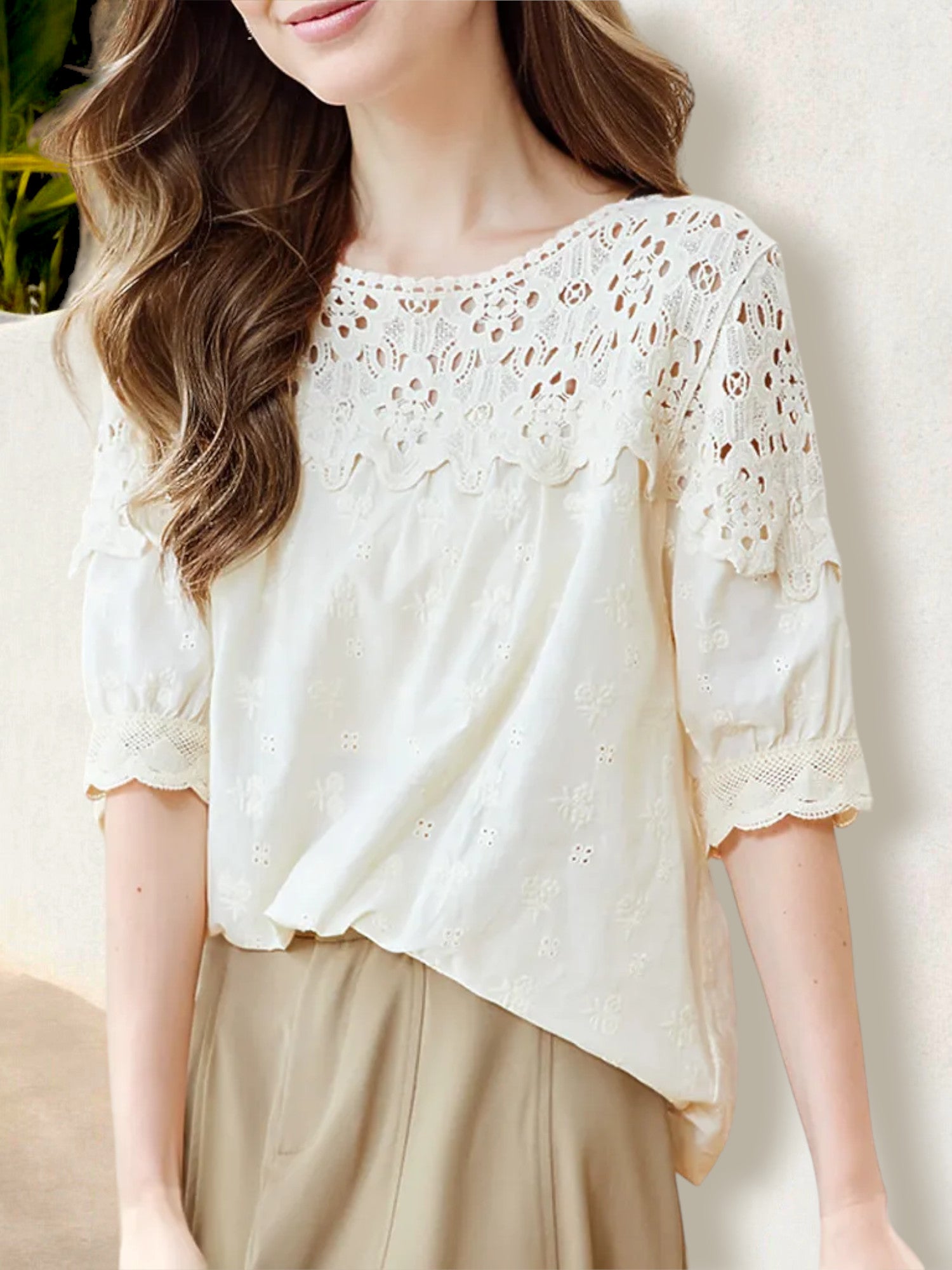 Blusa de encaje bordada con mangas festoneadas para mujer de Anna-Kaci