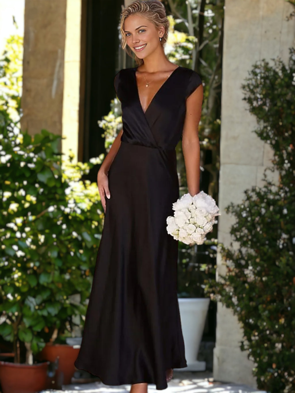 Elegante vestido largo de satén con escote en V y manga corta