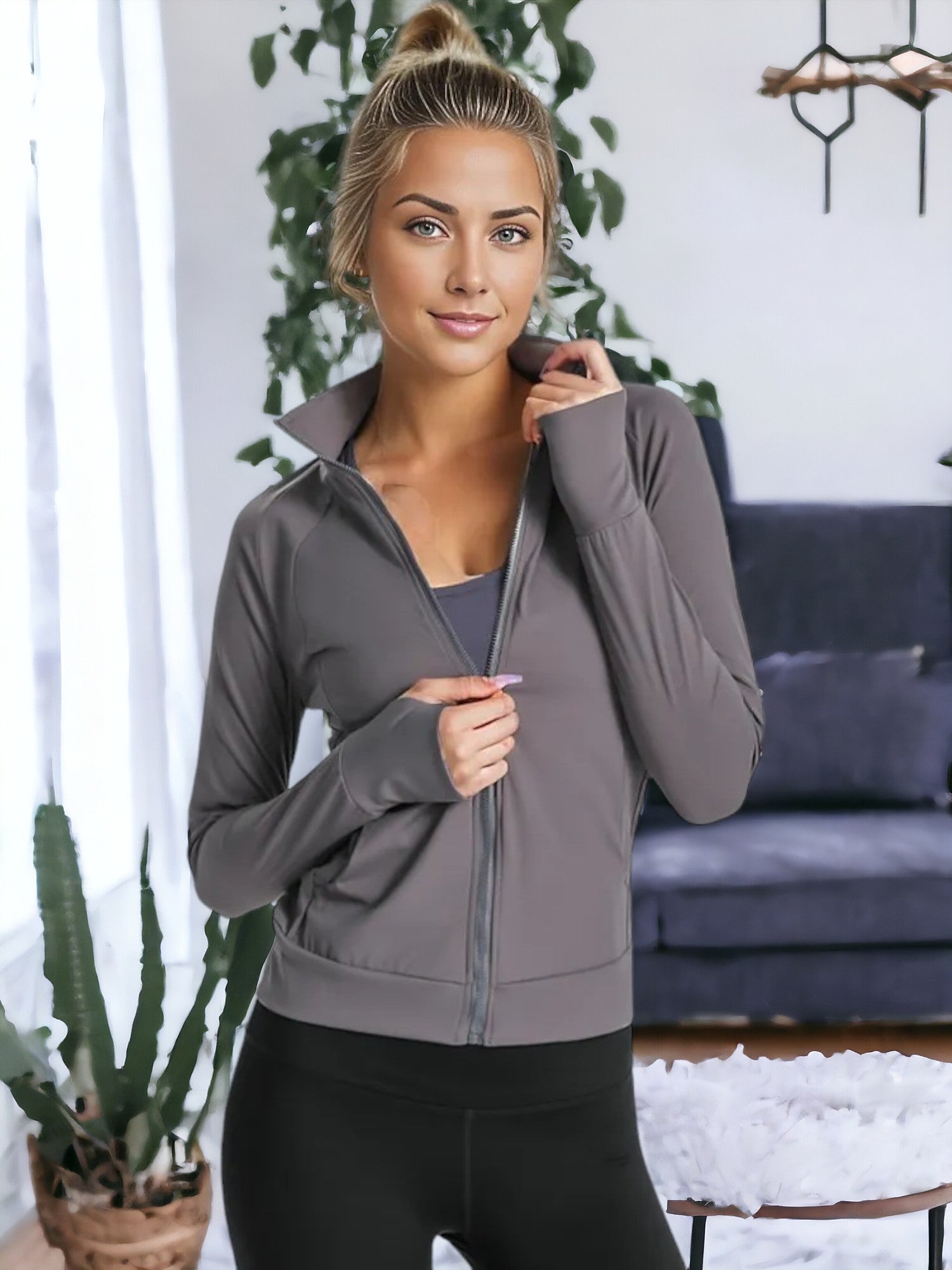 Chaqueta deportiva ajustada con cremallera frontal y mangas largas con protección solar