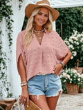 Blusa con escote en V con muescas, pinzas y lunares en la parte delantera y mangas estilo tulipán