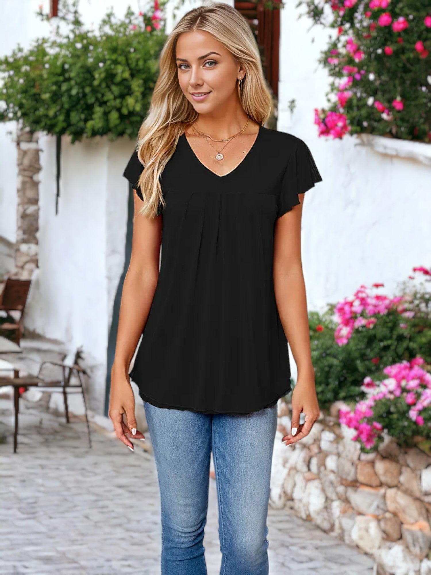 Blusa de dos capas con detalle de malla y mangas con vuelo y escote en V