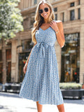 Vestido plisado con escote en V y estampado floral