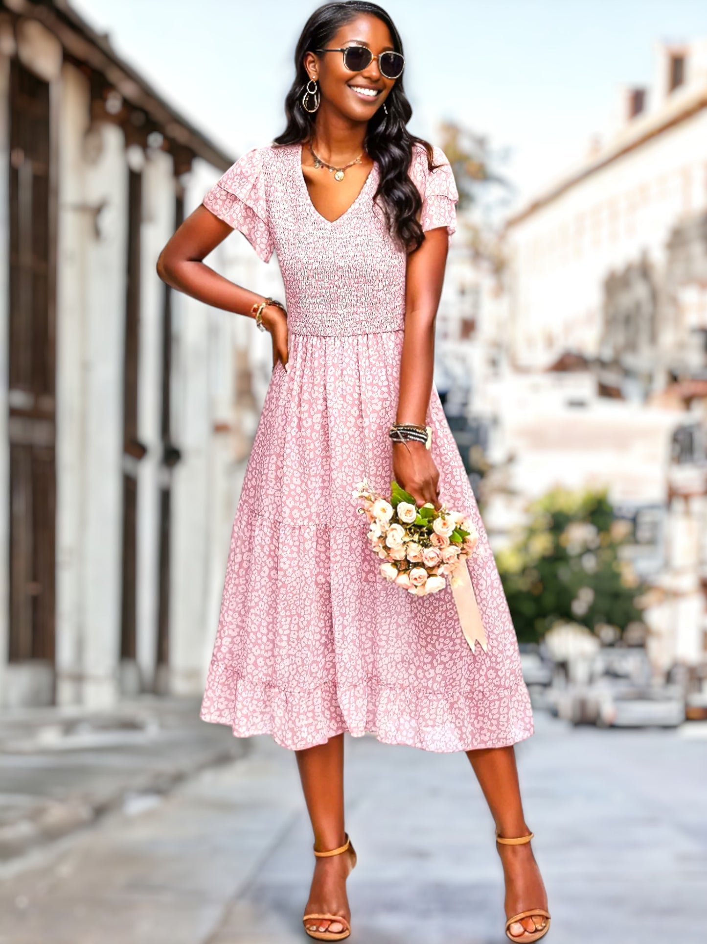 Vestido con escote en V y mangas escalonadas