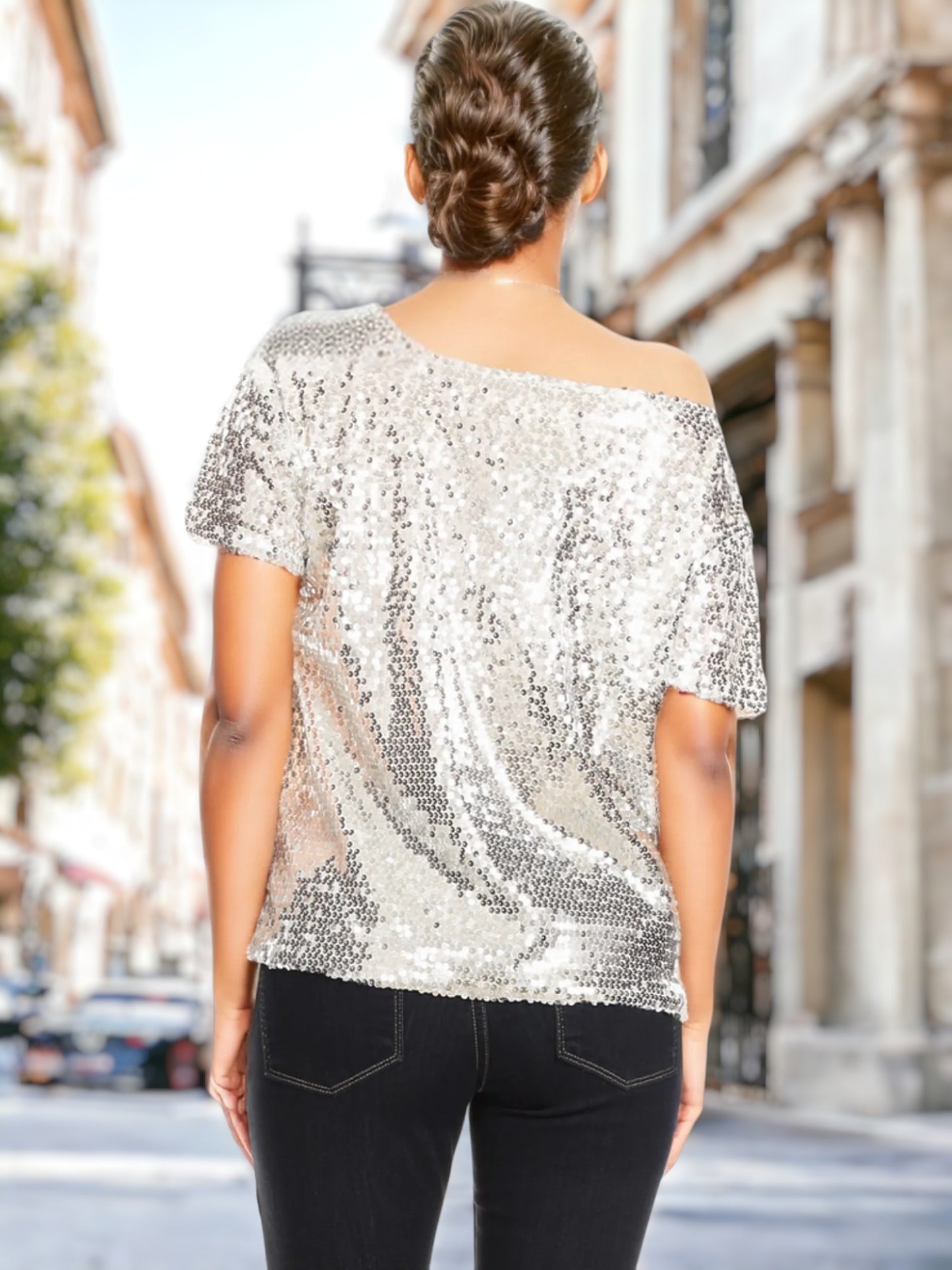 Blusa de lentejuelas con mangas cortas y un hombro
