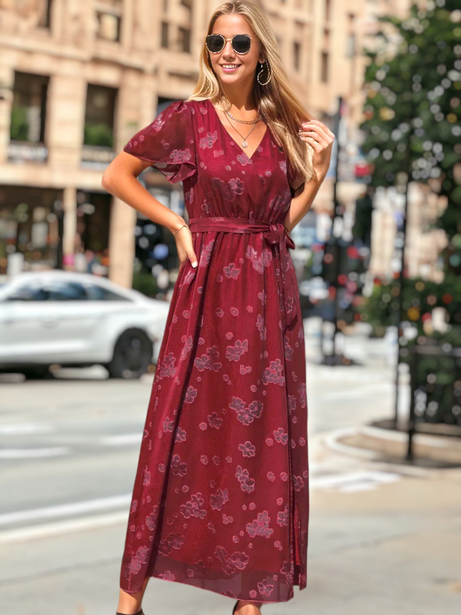 Vestido cruzado con detalle floral transparente