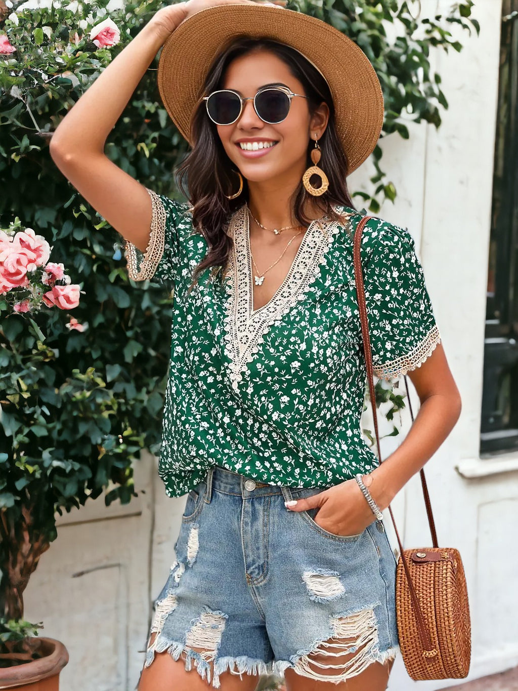 Blusa con estampado floral y ribete de crochet