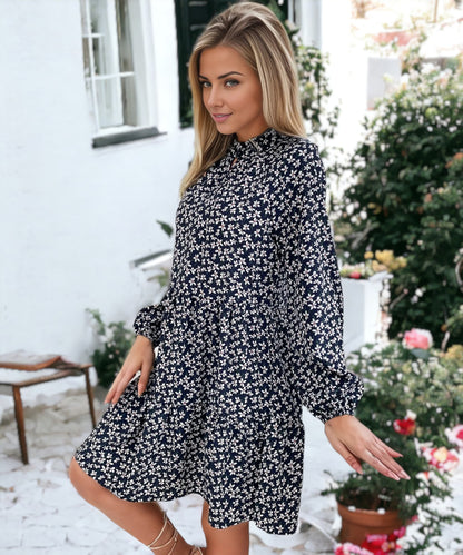 Vestido con estampado floral y abertura frontal 