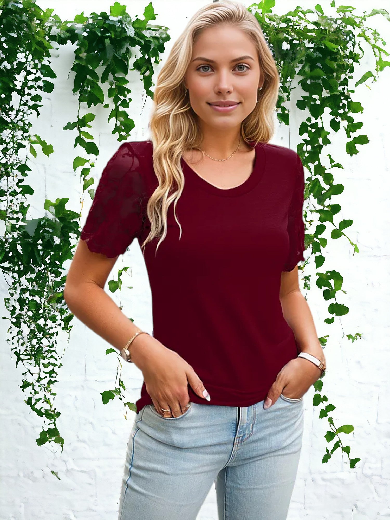 Camiseta de cuello redondo y manga corta con detalles de encaje