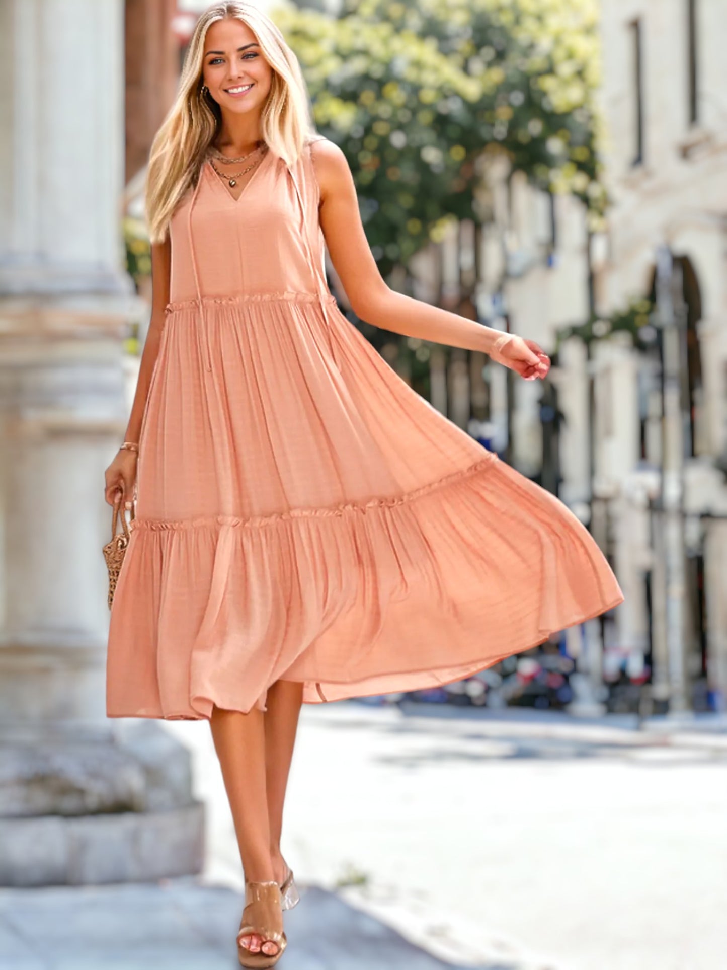 Vestido con escote en V y lazo en capas