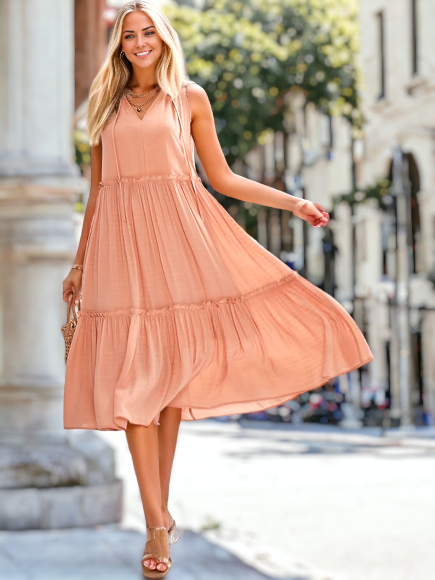Vestido con escote en V y lazo en capas