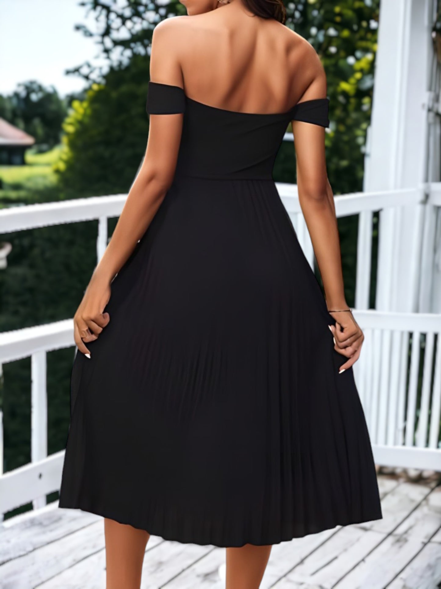 Vestido con dobladillo plisado y hombros descubiertos