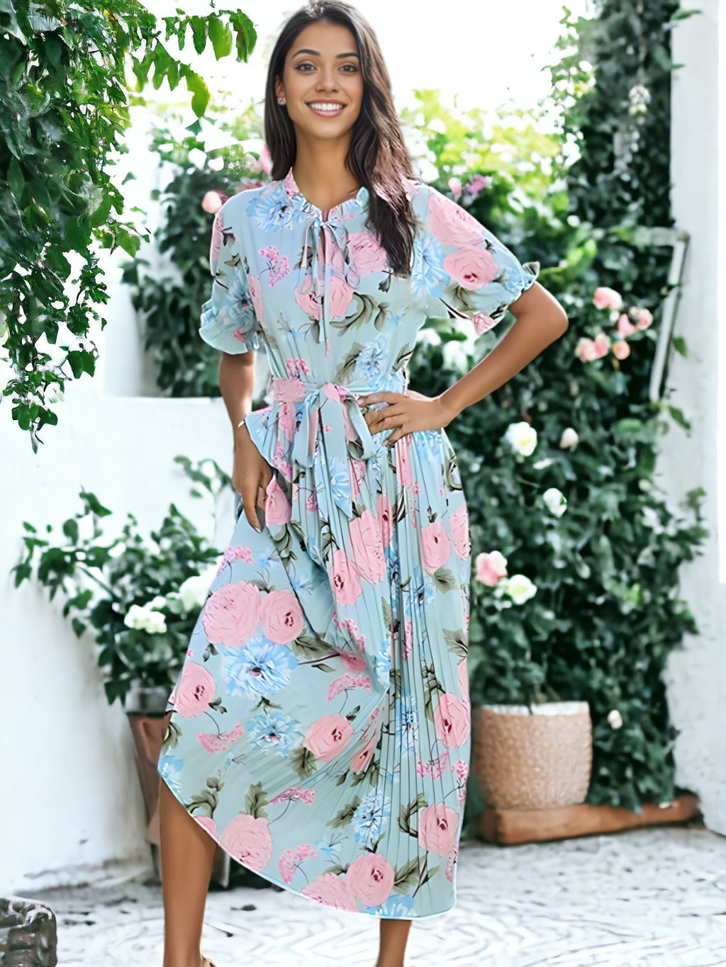 Vestido plisado con cuello con volantes