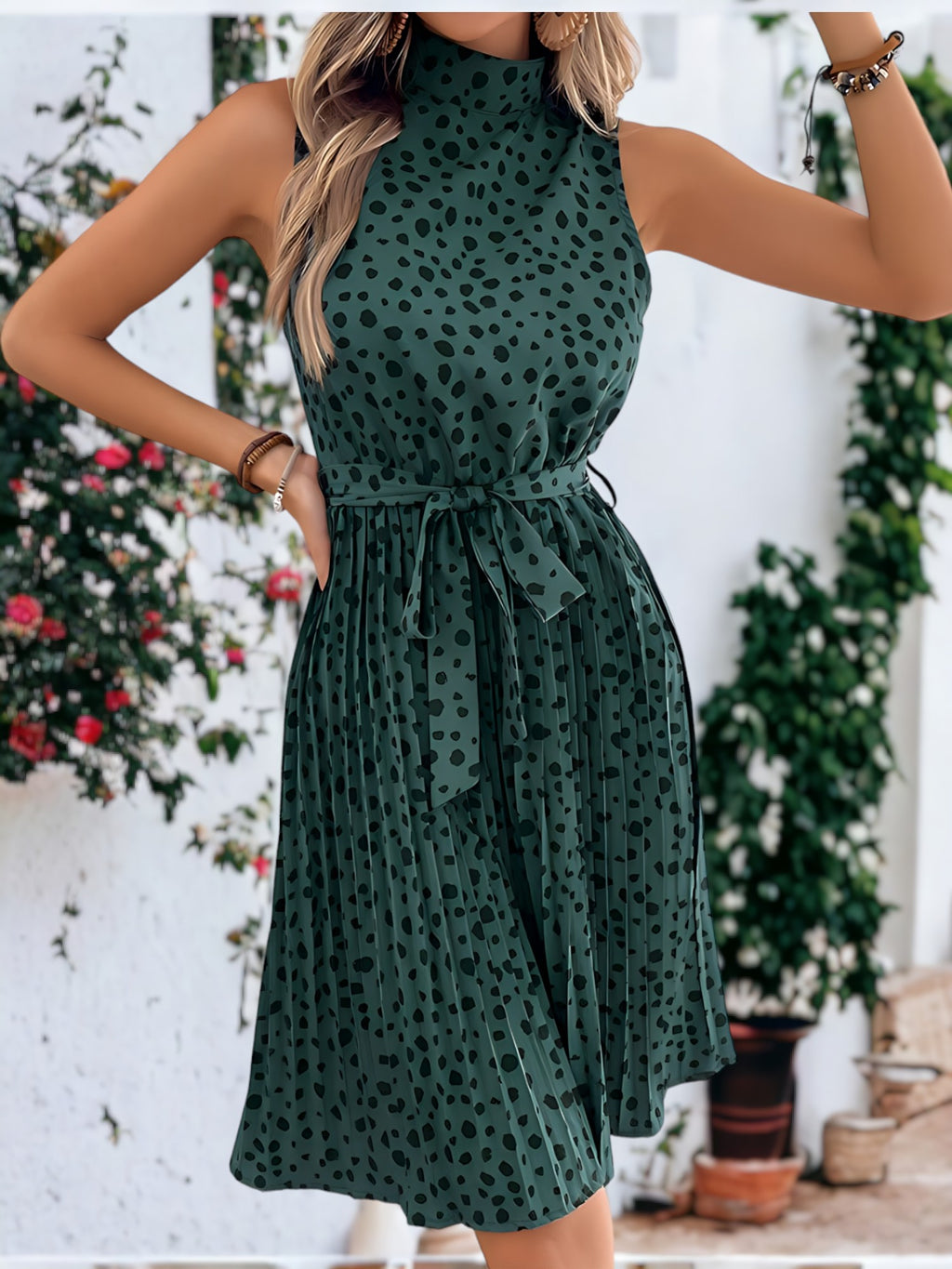 Vestido plisado con lazo en la cintura y estampado de guepardo