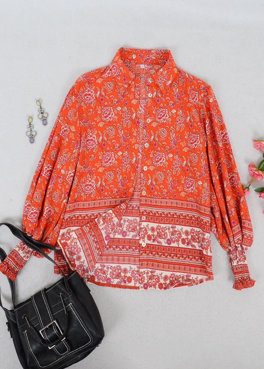 Camisa con cuello y estampado floral oriental