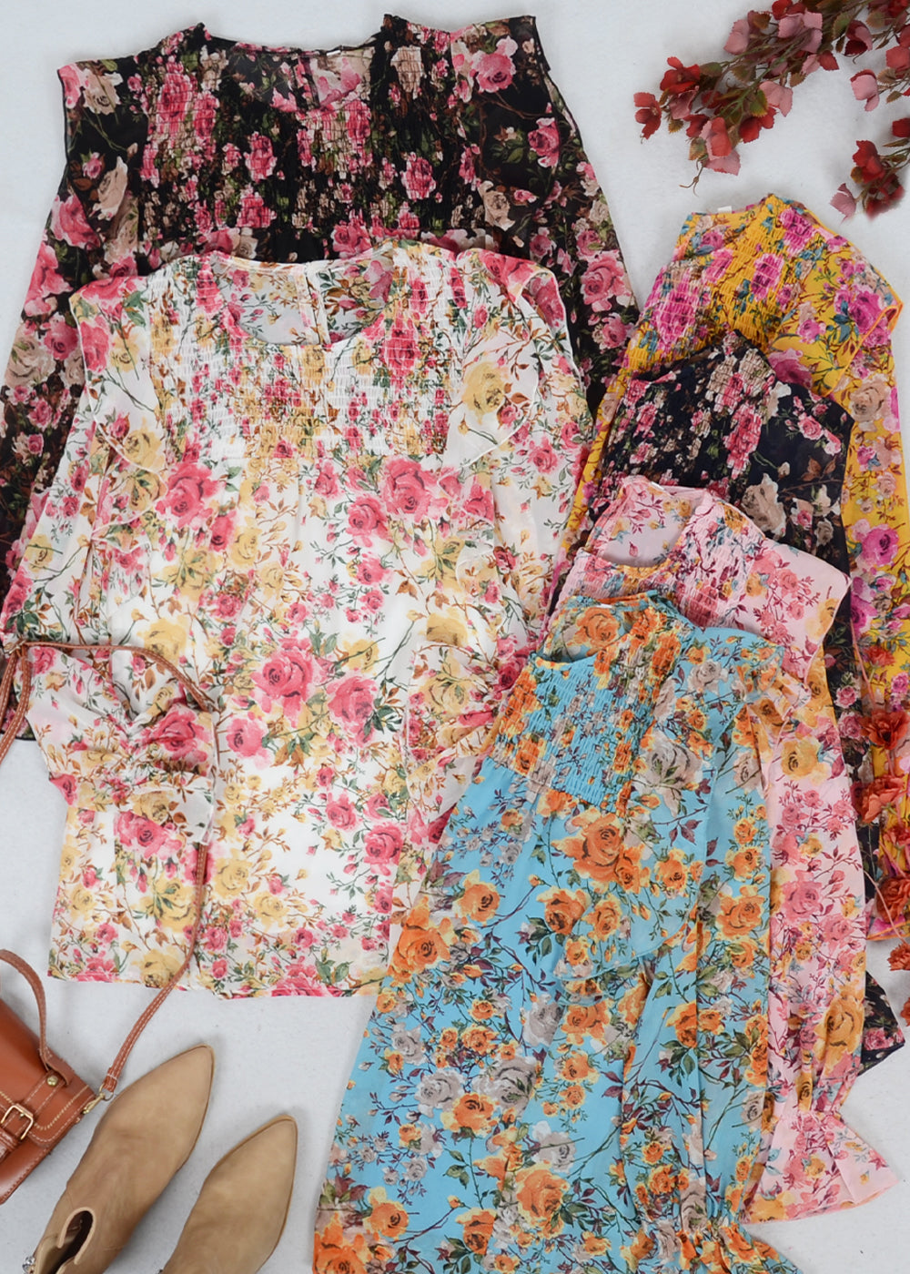 Blusa con detalle fruncido y volantes en los hombros