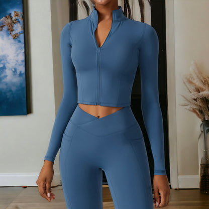 Chaqueta deportiva con cuello alto y cremallera