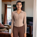Chaqueta deportiva con cuello y dobladillo curvo